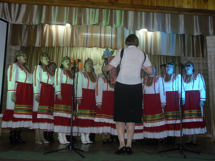Коллектив художественной самодеятельности Карабай-Шемуршинского сельского поселения представил отчетную концертную программу